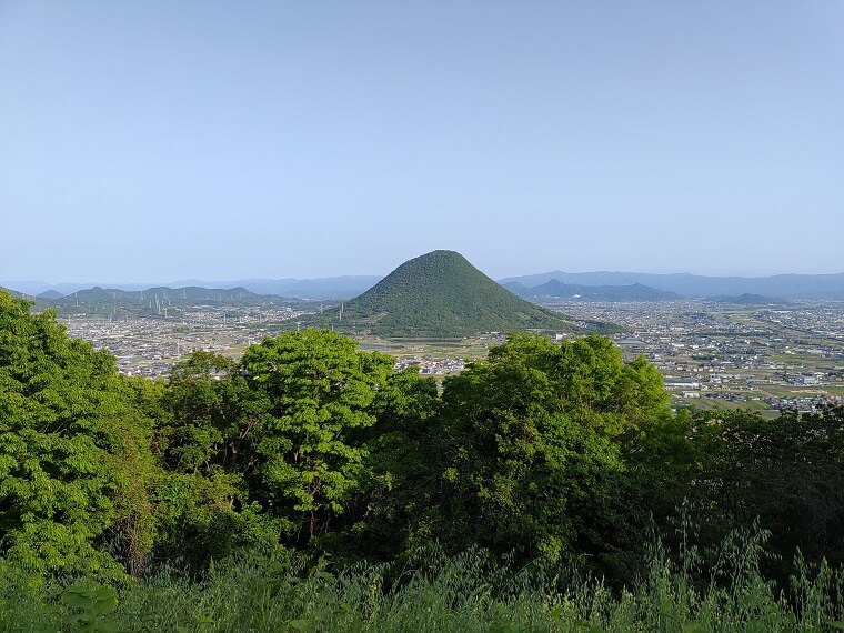 讃岐七富士の一つである飯野山です。