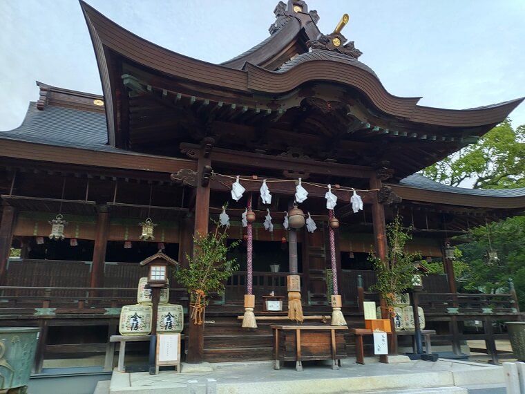 白鳥神社の拝殿