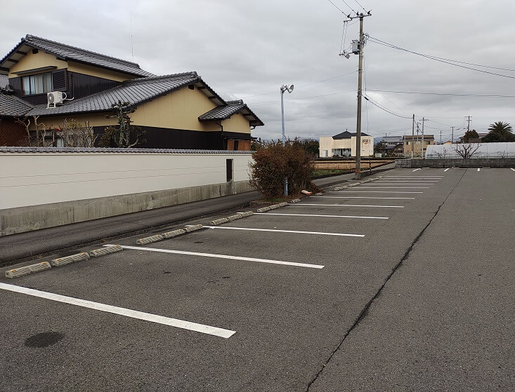 黒田屋西インター店の駐車場
